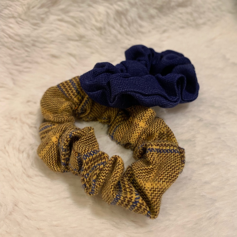 Urban Outfitters UO Assorted Scrunchie Set - Picture 2 of 3